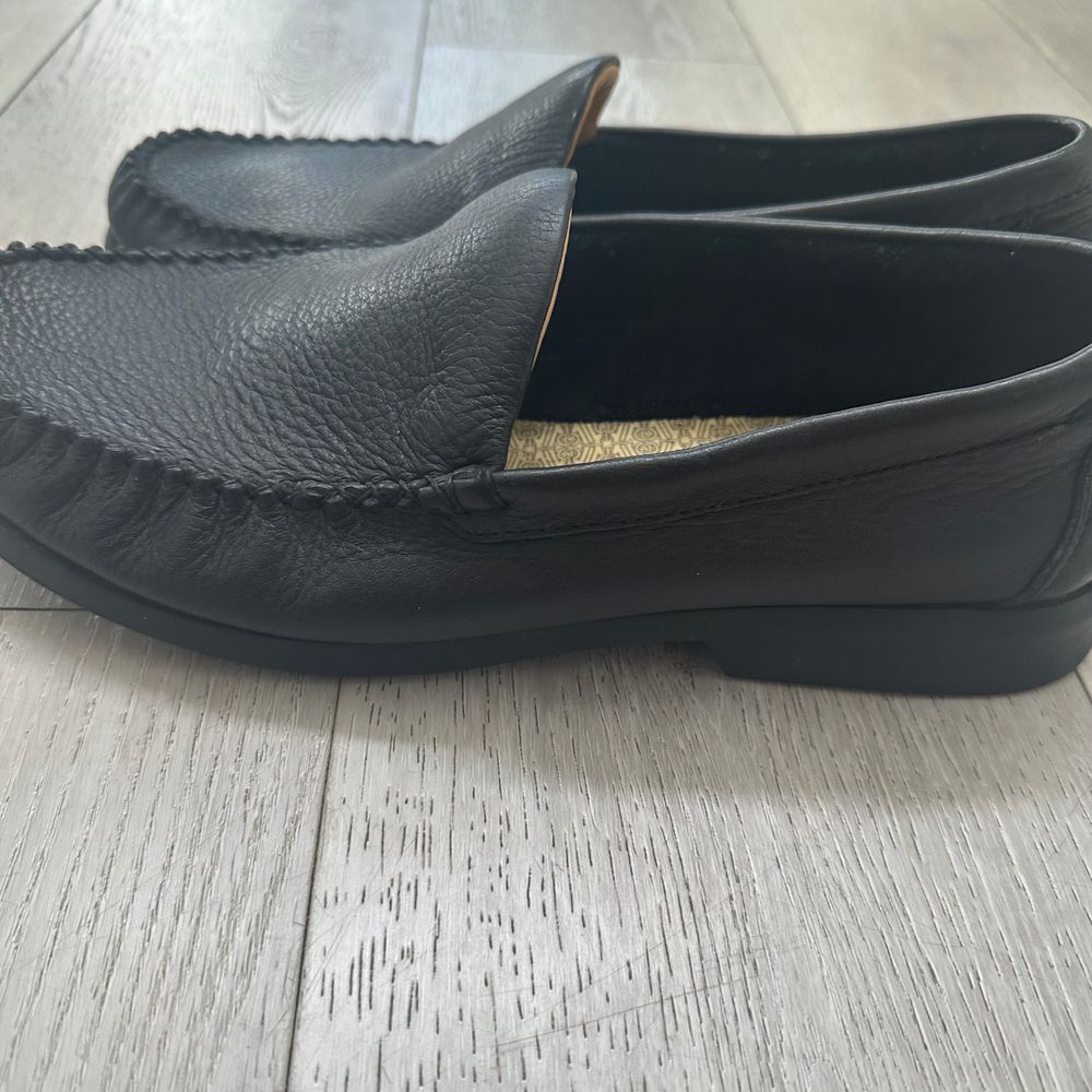 The Walking Company men's black leather loafers size 45‎ business casual shoe